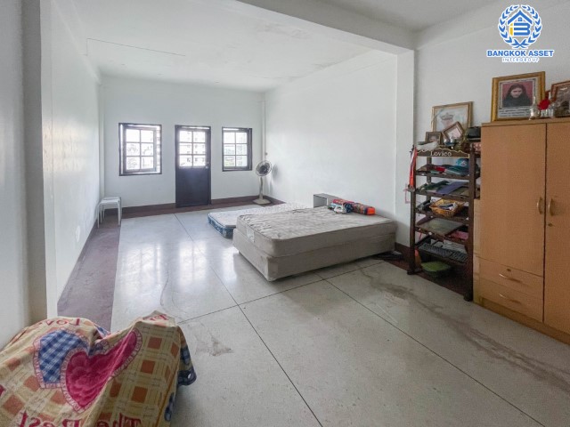 *****อาคารพาณิชย์มือสองย่านนนทบุรี ม.เรวดี60 รัตนาธิเบศร์ เนื้อที่กว้างขวางมากถึง 17 ตร.ว. ฟังก์ชัน 2 ห้องนอน 2 ห้องน้ำ ที่จอดรถ 1 คัน พื้นที่ใช้สอยเยอะ ทำเลอยู่อาศัยเหมาะกับทำการค้า ใกล้รถไฟฟ้าสายสีม่วง "สถานีบางกระสอ" จองเลย!